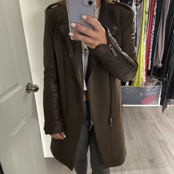 BCBG coat with leather sleeves - Picture 2 of 8